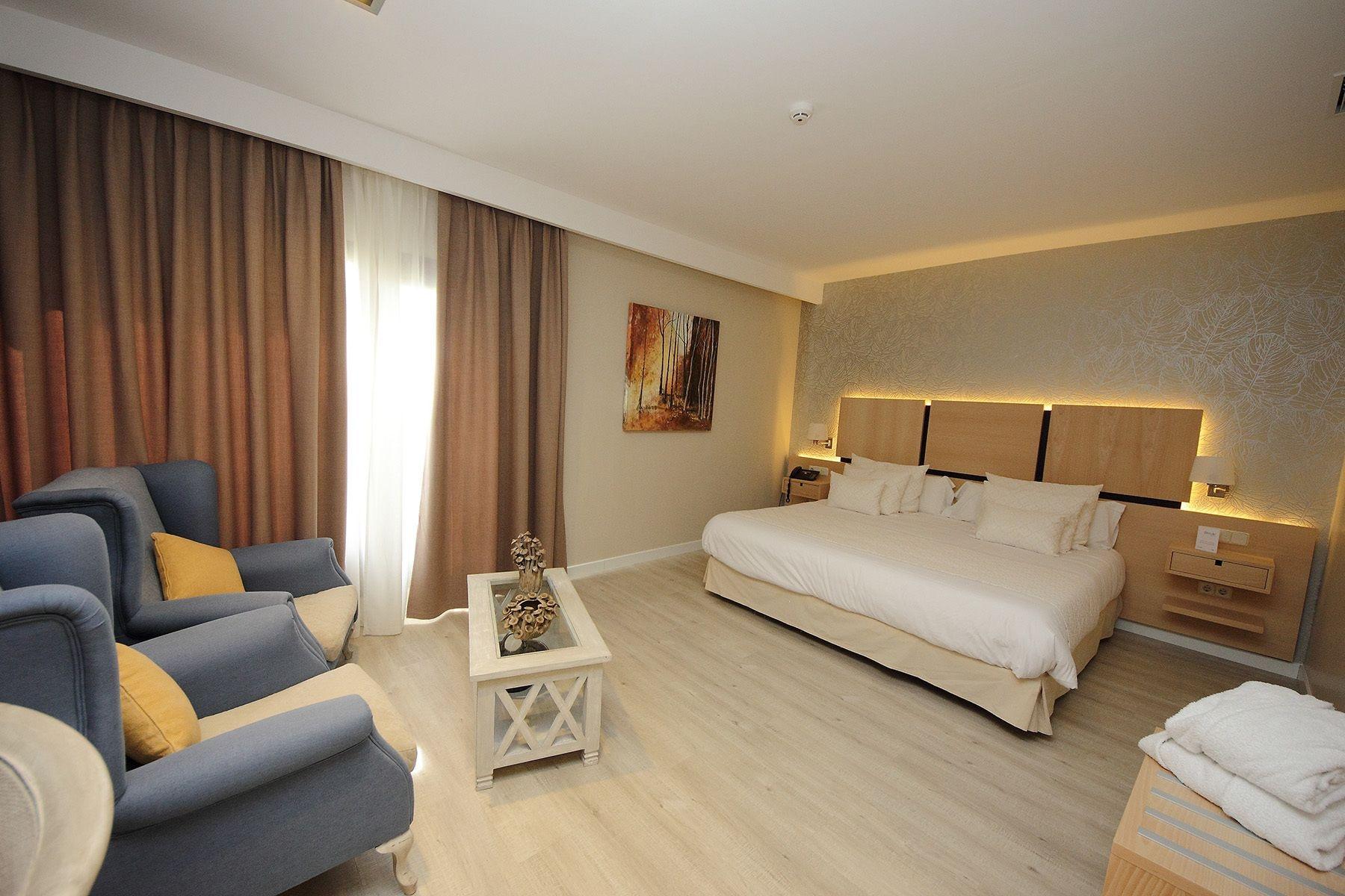Hotel Chateau Vinasoro Alcazar de San Juan Bagian luar foto