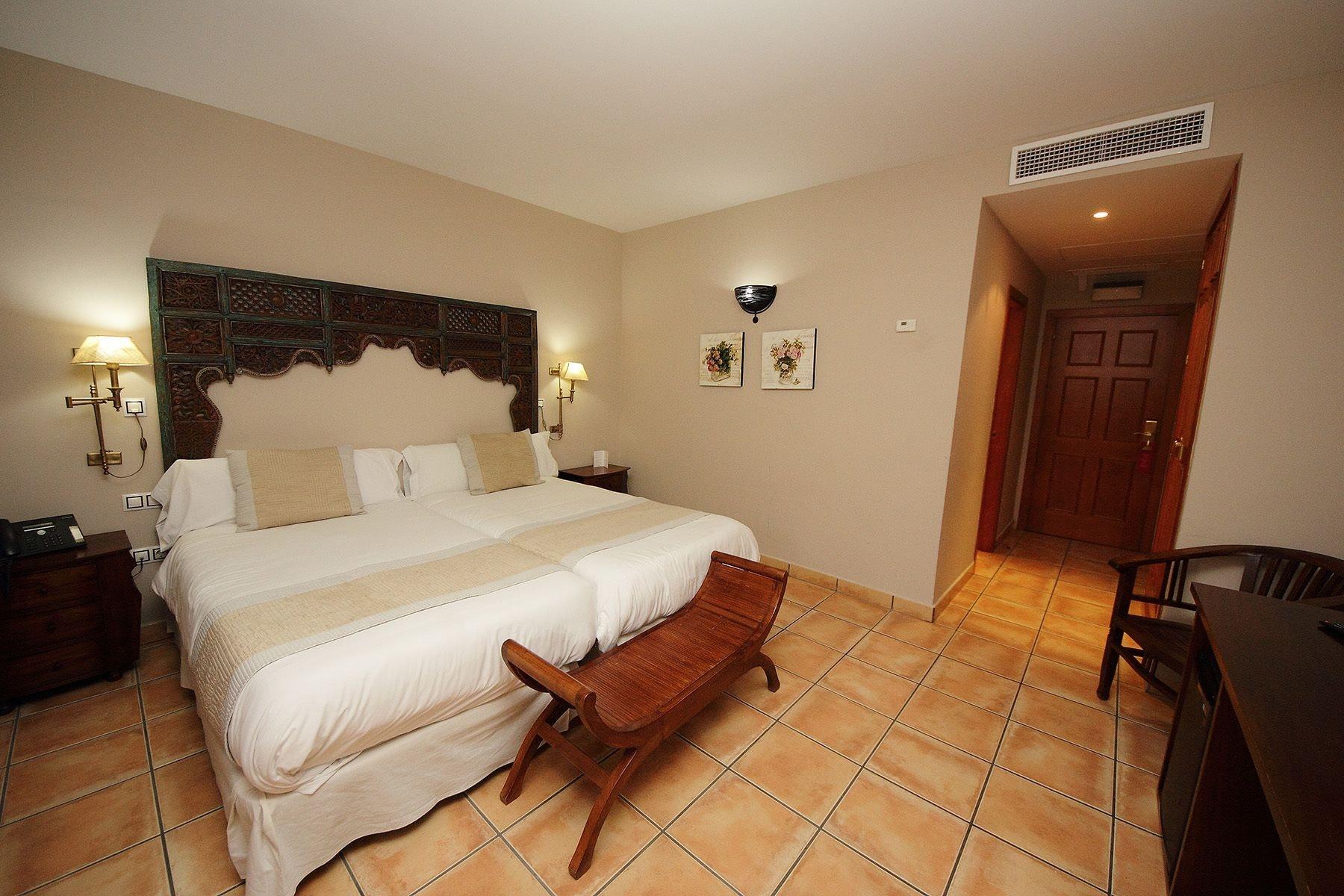 Hotel Chateau Vinasoro Alcazar de San Juan Bagian luar foto