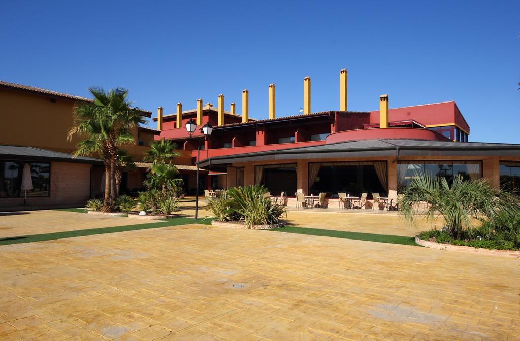 Hotel Chateau Vinasoro Alcazar de San Juan Bagian luar foto