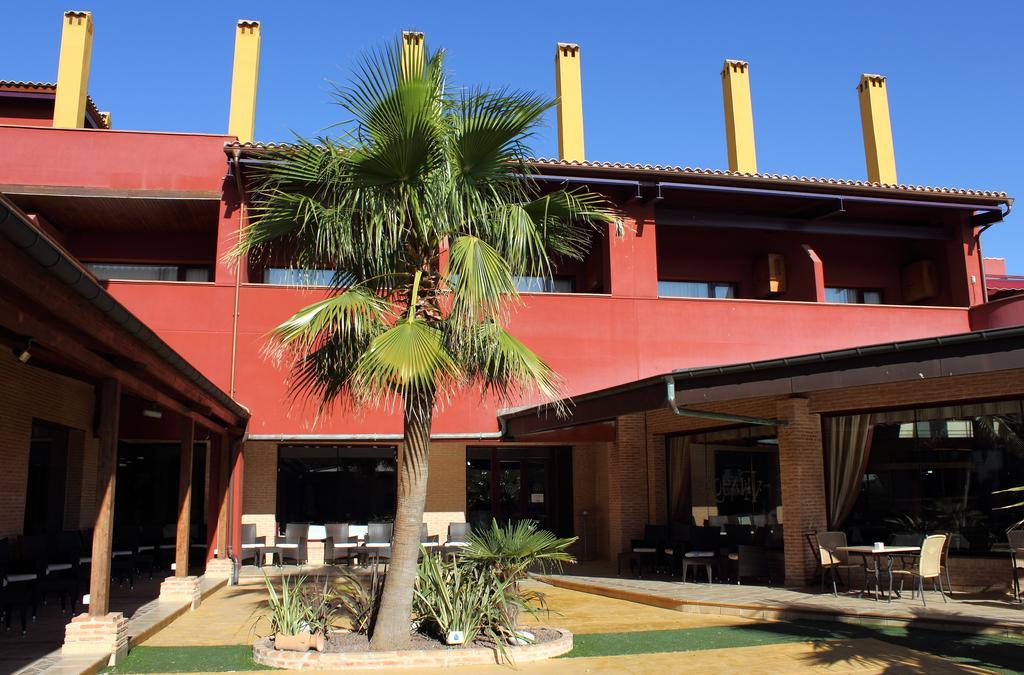 Hotel Chateau Vinasoro Alcazar de San Juan Bagian luar foto