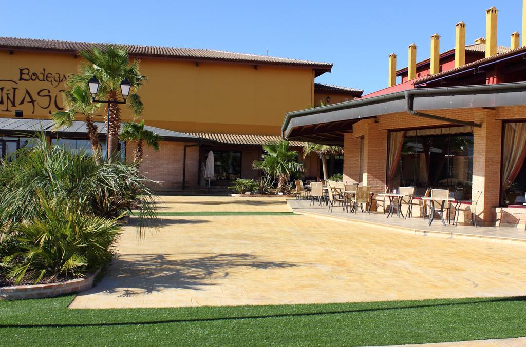 Hotel Chateau Vinasoro Alcazar de San Juan Bagian luar foto